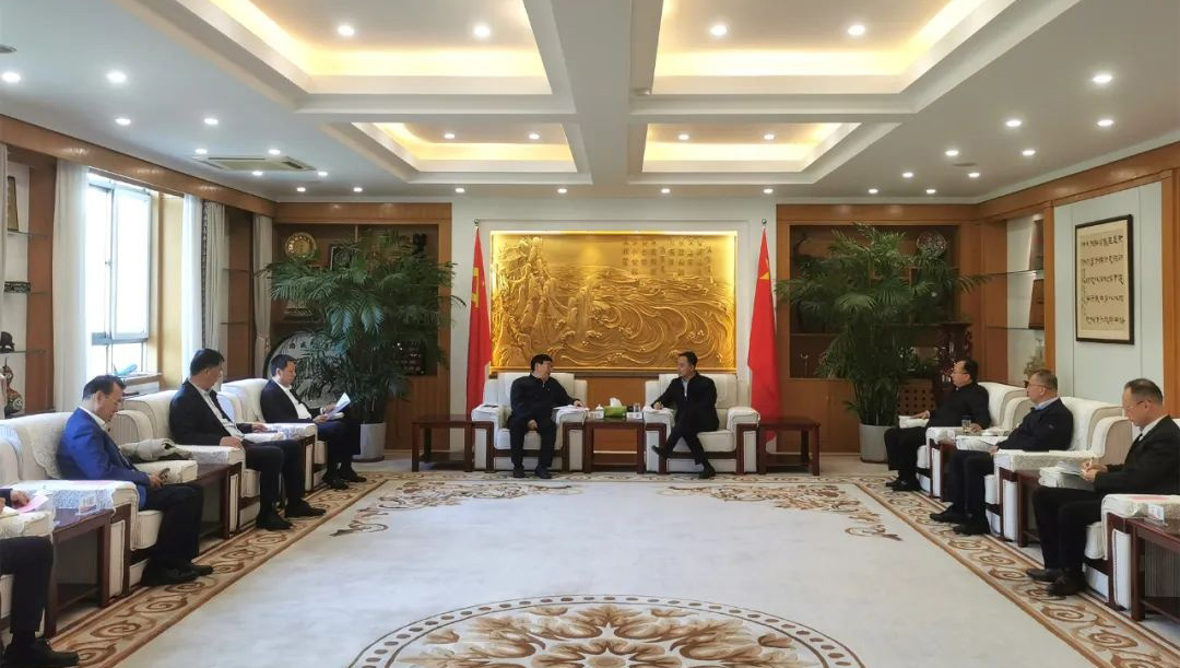 廖家生與鄭州市委副書(shū)記、市長(zhǎng)何雄舉行工作會(huì)談